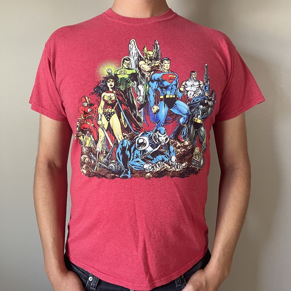DC Justice League red tee shirt